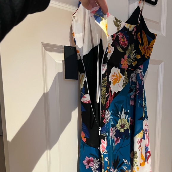 Brand new Guess Floral Print Dress Size 2 - Picture 5 of 8